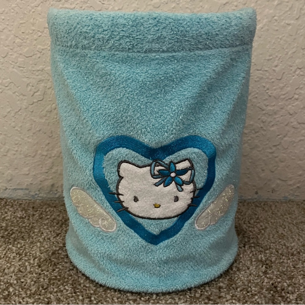 blue hello kitty bin